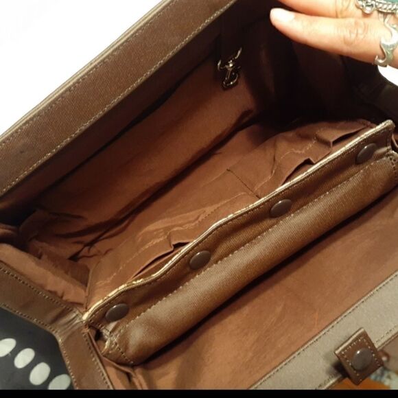 Gorgeous Petunia Pickle Bottom Diaper Bag - Picture 9 of 13